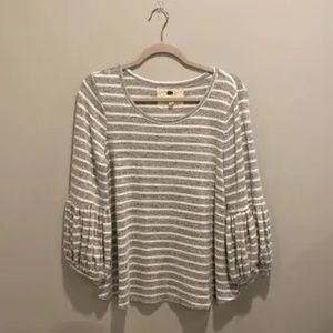 Cupid gray/white stripe top with balloon sleeves SZ large